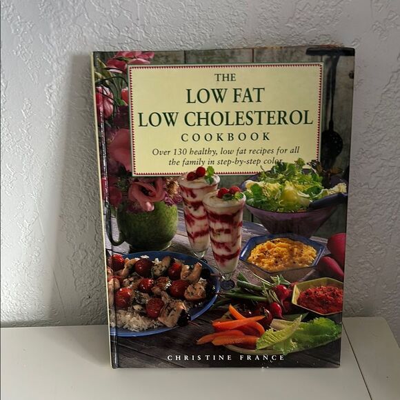 The Low Fat Low Cholesterol Cookbook - Picture 1 of 4